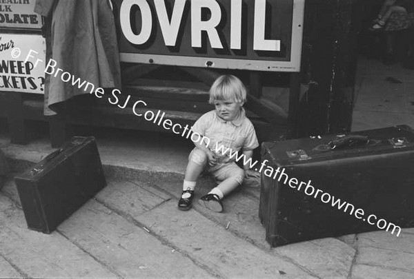 TRAVELLERS AT PORTARLINGTON STATION